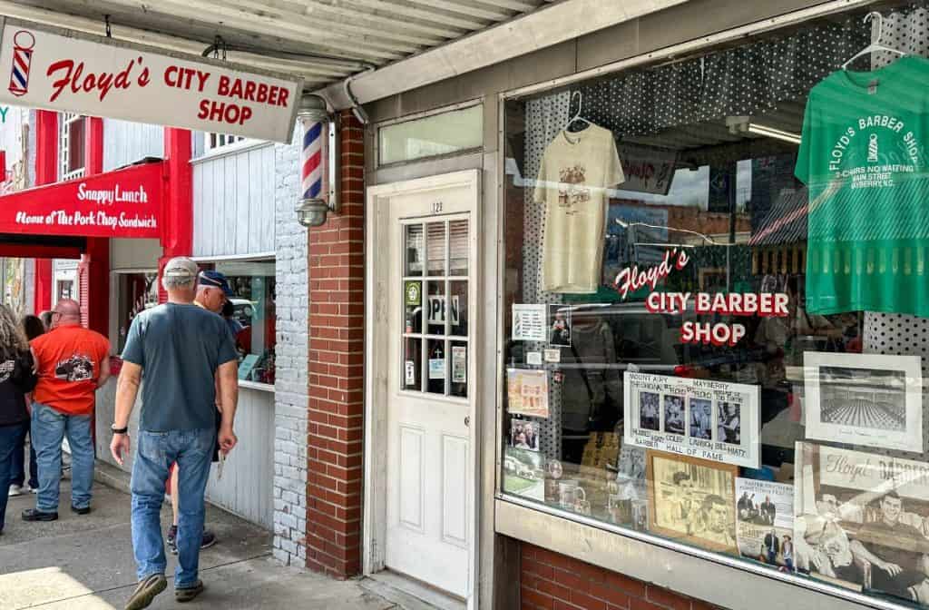 Floyd's City Barber Shop outside